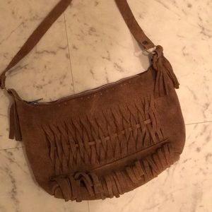 Cute bag with fringe. Perfect for a casual day!